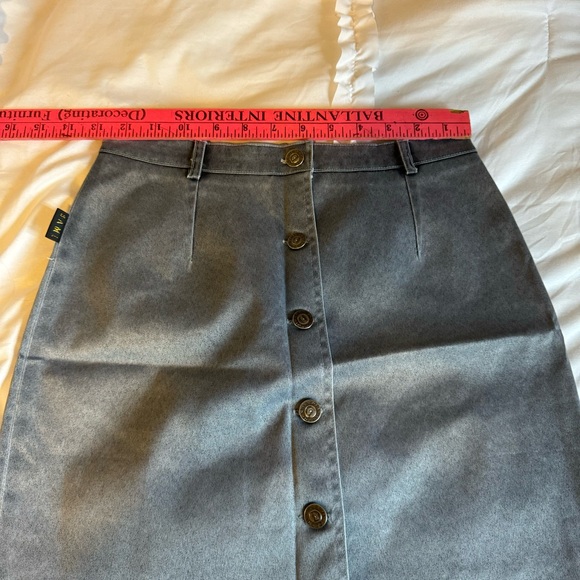 SAMI young size mini skirt buttoned in front. - Picture 9 of 11
